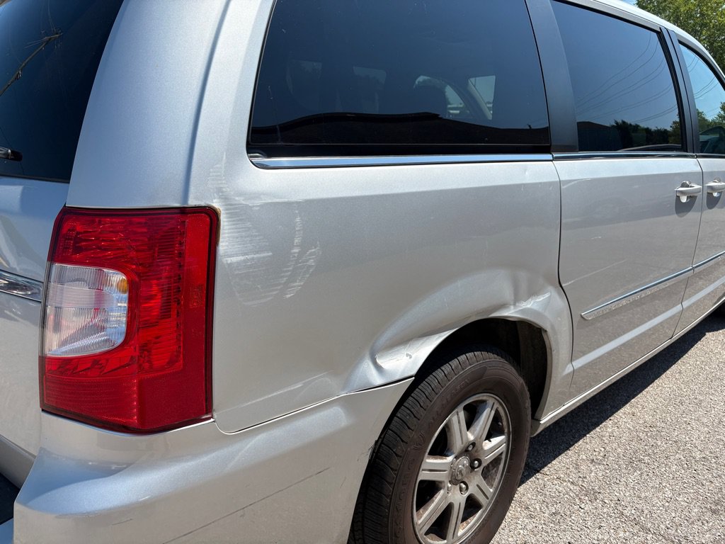 Used 2011 Chrysler Town & Country Touring FWD image 10