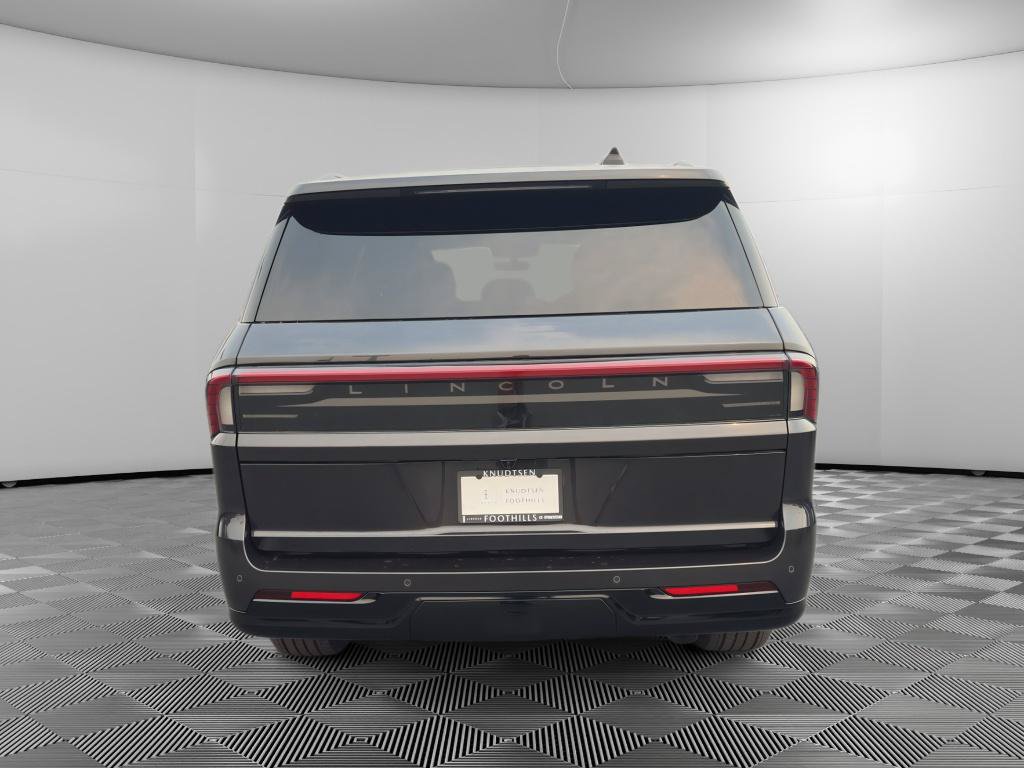 New 2027 Lincoln Navigator Reserve w/ Jet Appearance Package AWD/4WD image 6