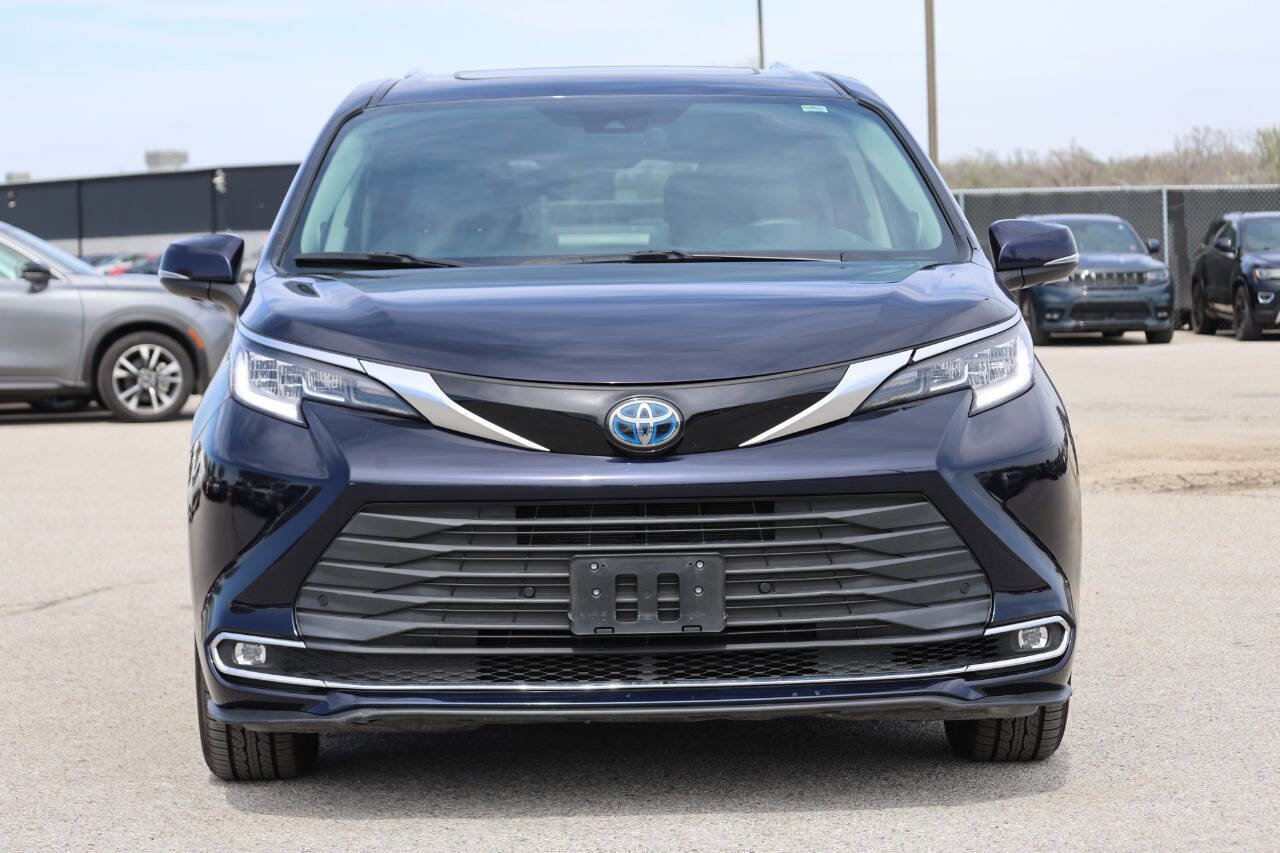Used 2023 Toyota Sienna Limited AWD/4WD image 5