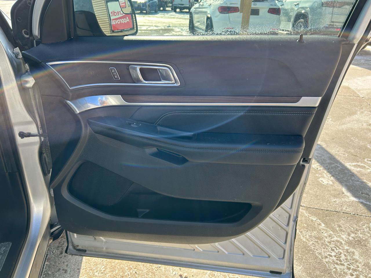 Used 2017 Ford Explorer Limited image 16