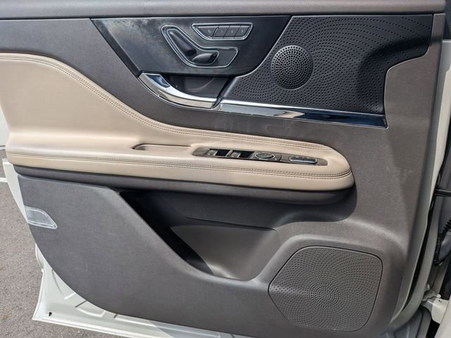 Used 2023 Lincoln Corsair Reserve w/ Towing Package AWD/4WD image 14