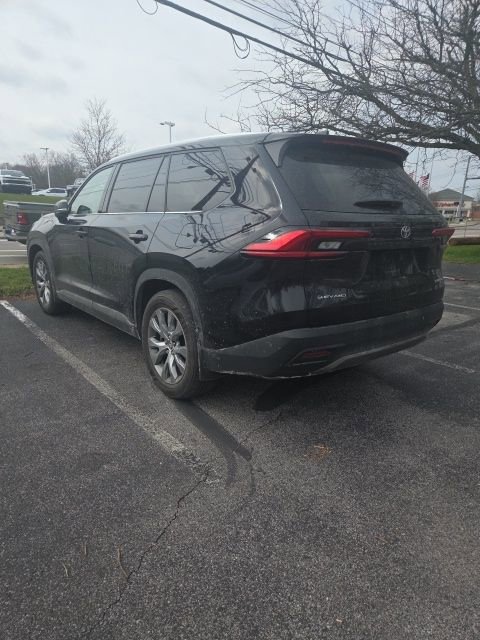 Used 2024 Toyota Grand Highlander Limited image 3