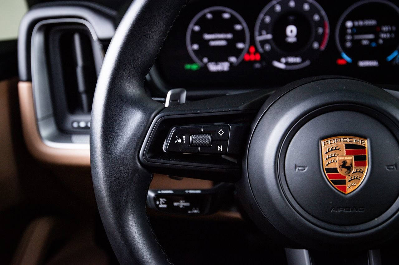 Certified 2024 Porsche Cayenne Coupe image 17