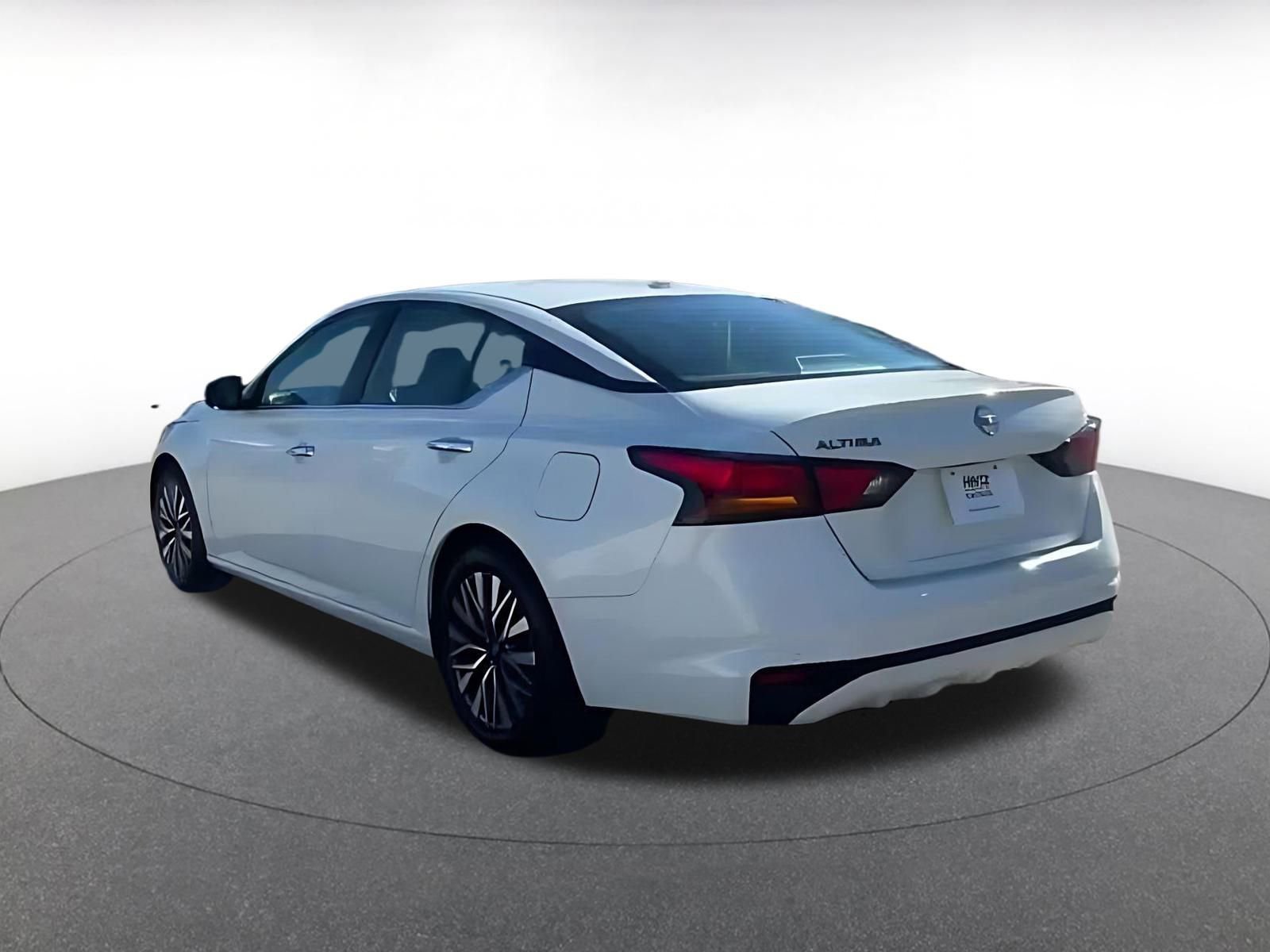 Used 2025 Nissan Altima 2.5 SV image 11