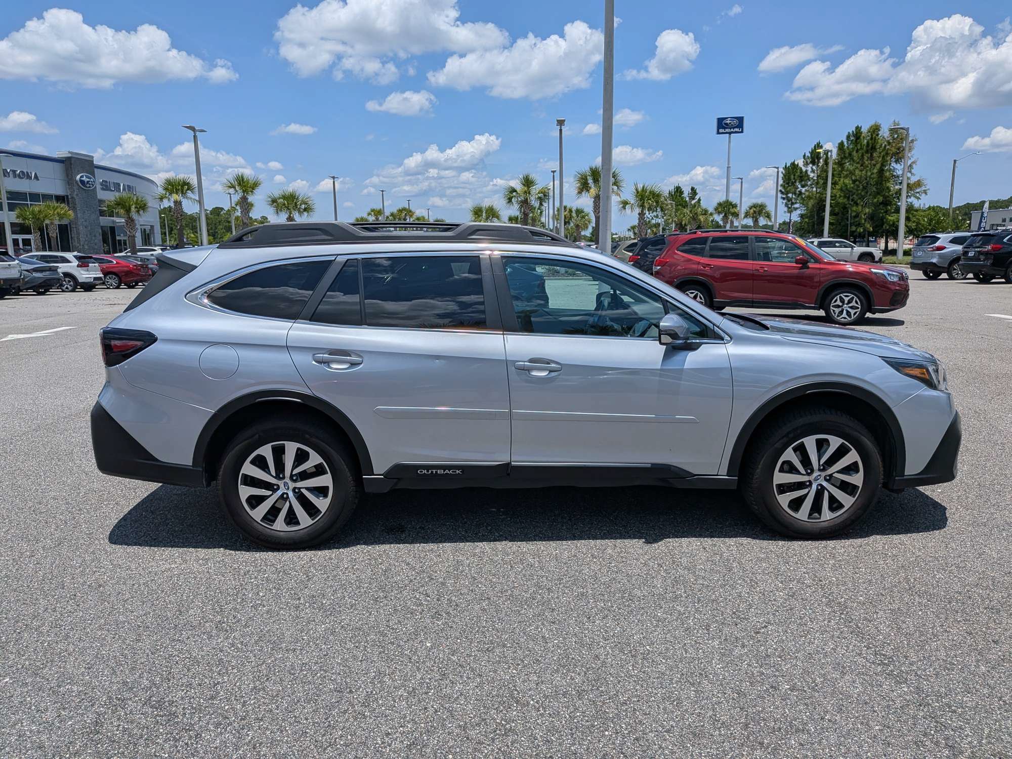 Used 2022 Subaru Outback Premium AWD/4WD image 3