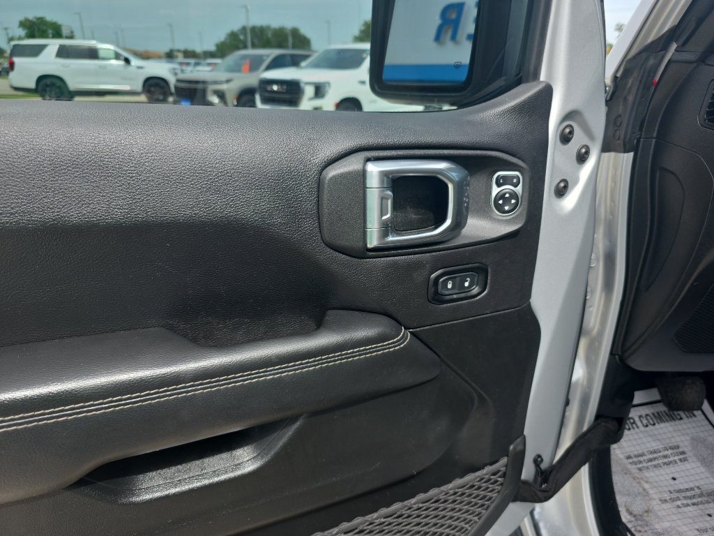 Used 2022 Jeep Wrangler Unlimited Sahara AWD/4WD image 14
