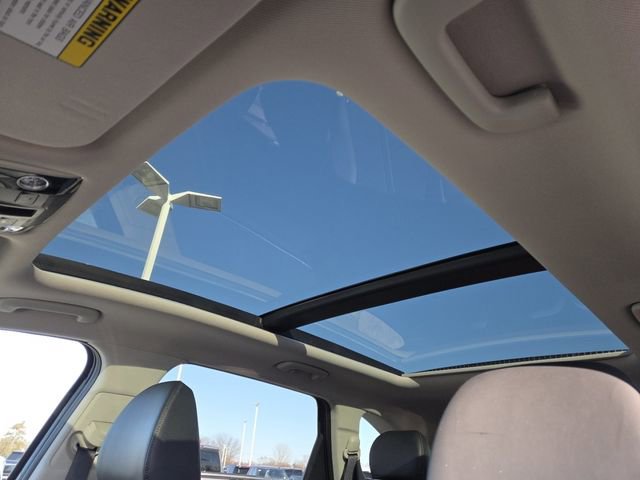 Used 2025 Kia Sorento S w/ Panoramic Sunroof Package image 3