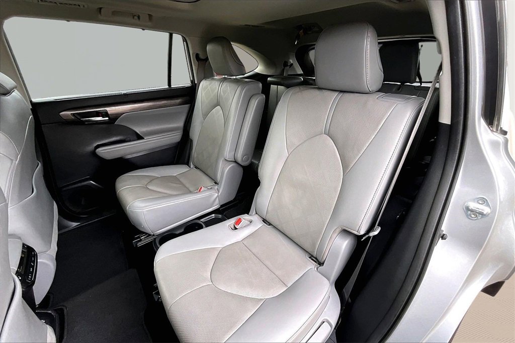 Used 2021 Toyota Highlander Platinum image 26