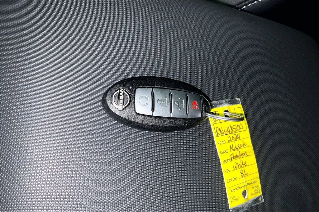 Used 2024 Nissan Frontier SL w/ Technology Package image 14