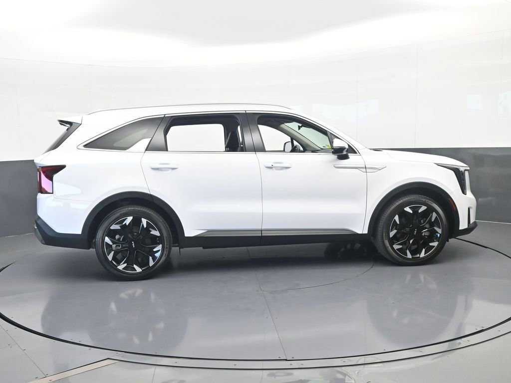Used 2025 Kia Sorento EX w/ Panoramic Sunroof Package FWD image 7