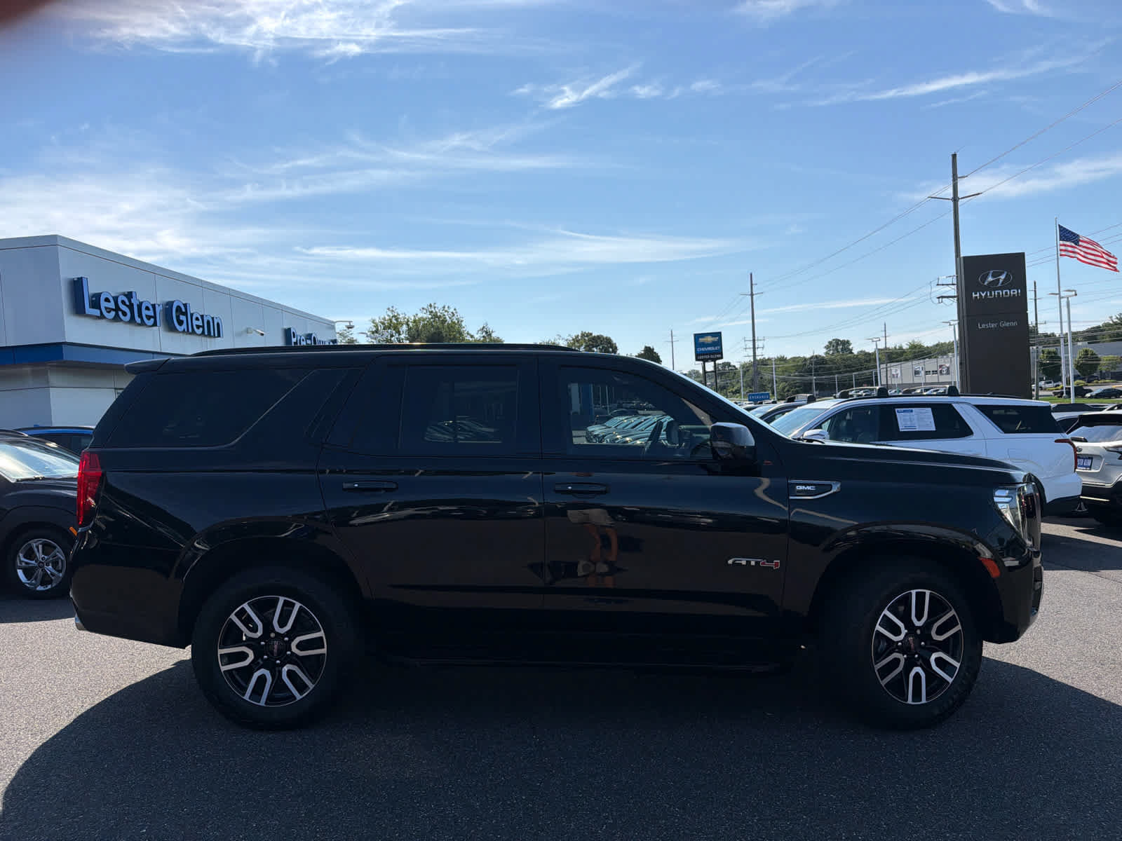 Certified 2022 GMC Yukon AT4 w/ Technology Package AWD/4WD image 4