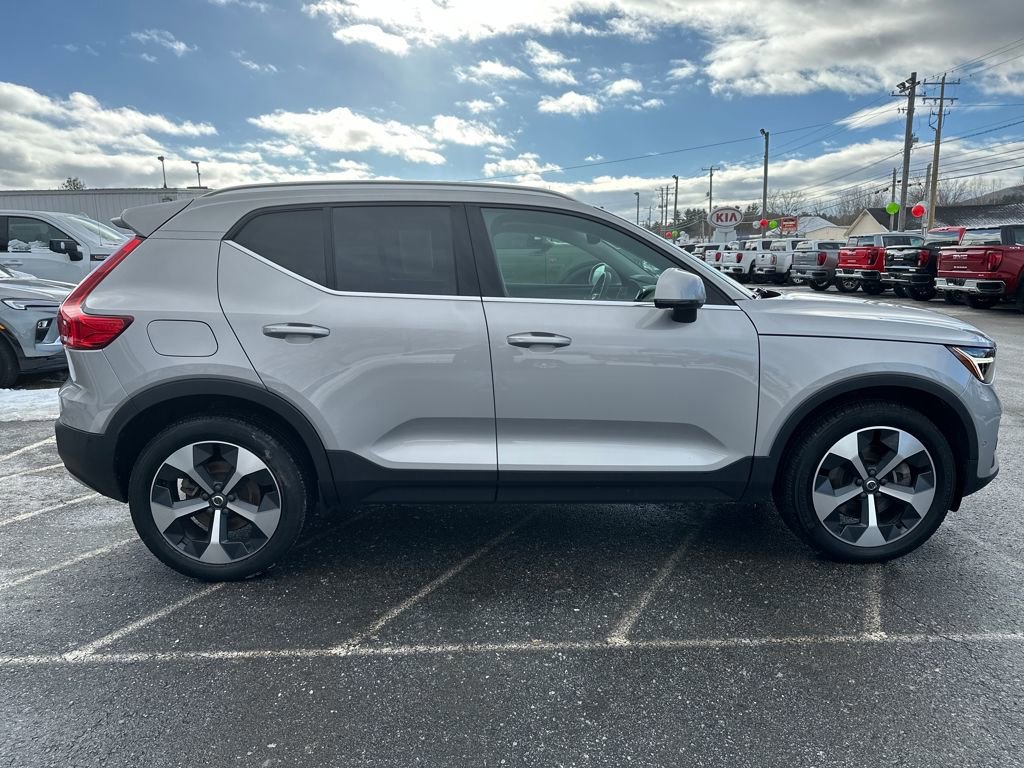 Used 2023 Volvo XC40 B5 Plus w/ Driver Assist Package image 6