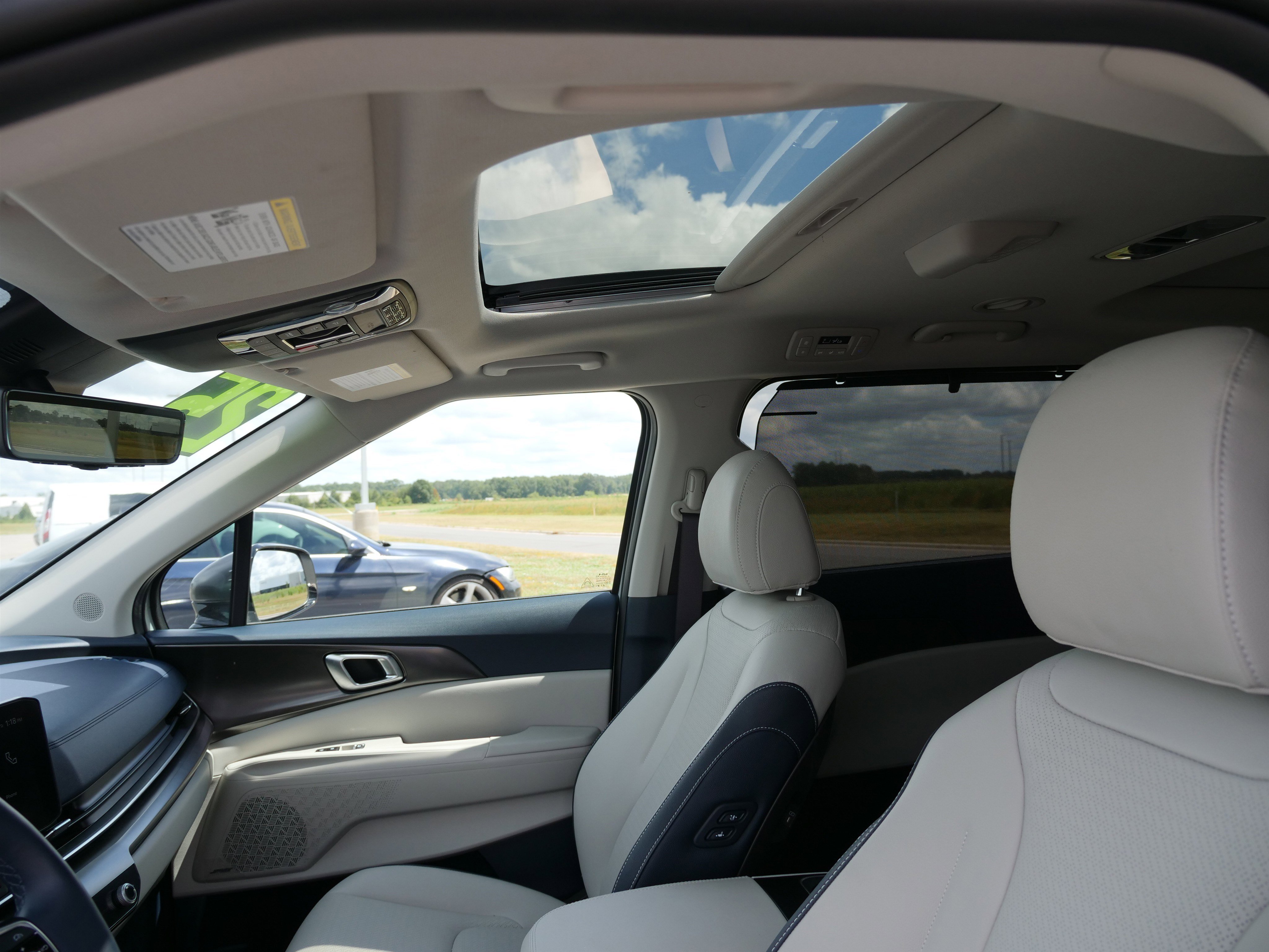 Certified 2025 Kia Carnival SX Prestige image 28