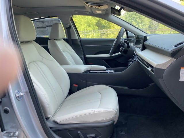 New 2025 Hyundai Sonata Limited image 30