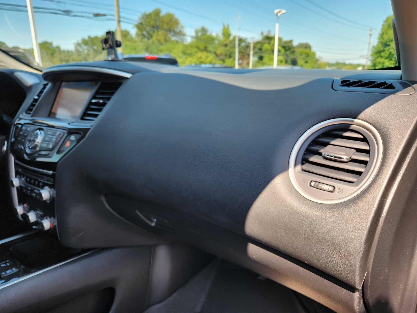 Used 2019 Nissan Pathfinder SL AWD/4WD image 17