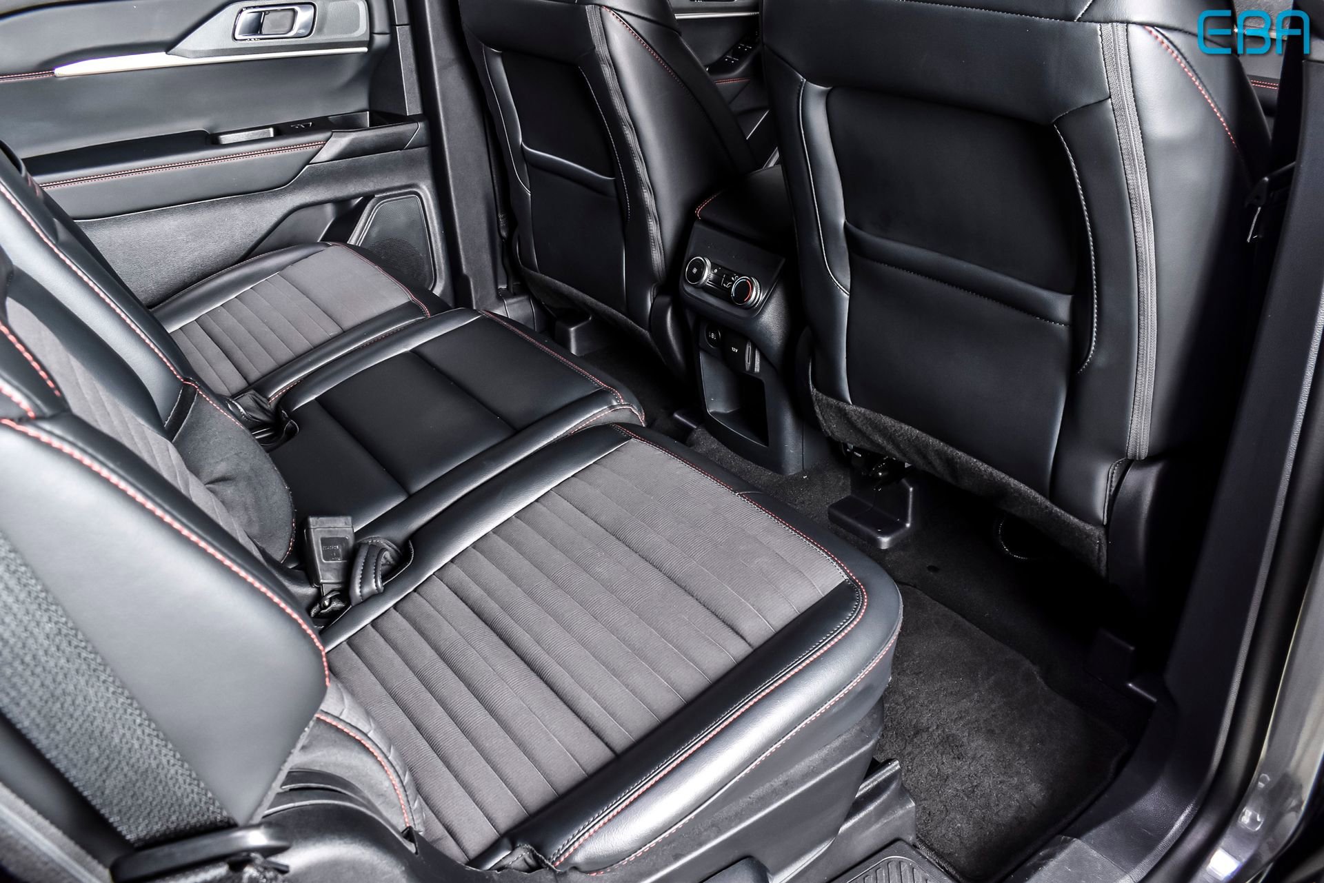 Used 2025 Ford Explorer ST-Line w/ ST-Line Street Pack image 22