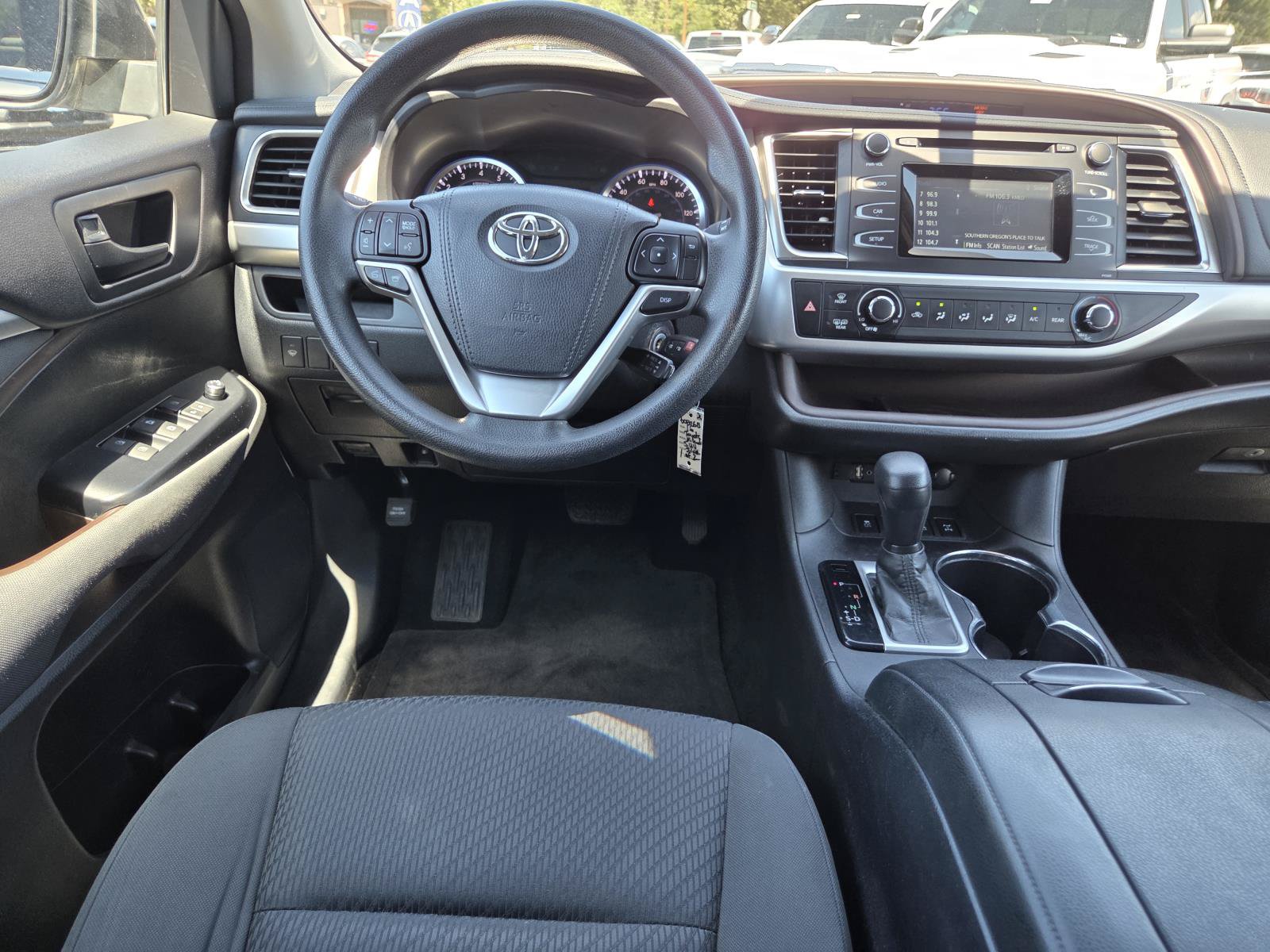 Used 2016 Toyota Highlander LE AWD/4WD image 17