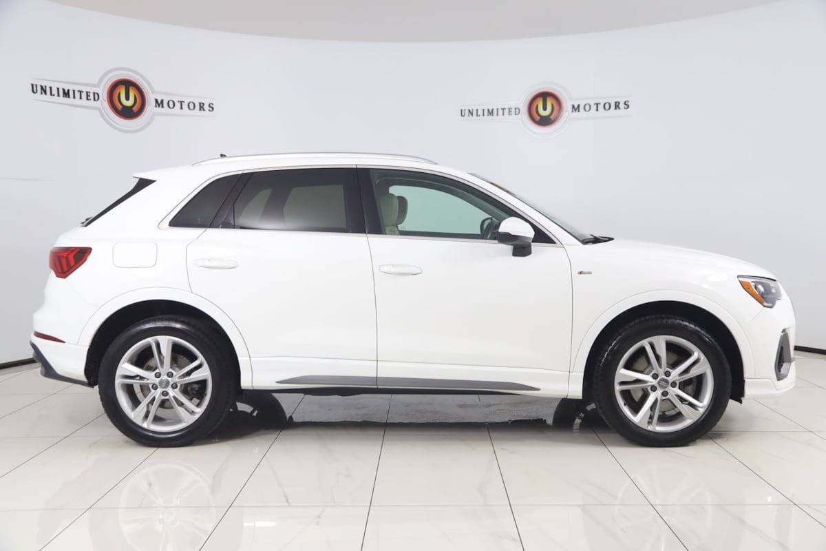 Used 2019 Audi Q3 2.0T Premium w/ Convenience Package AWD/4WD image 2
