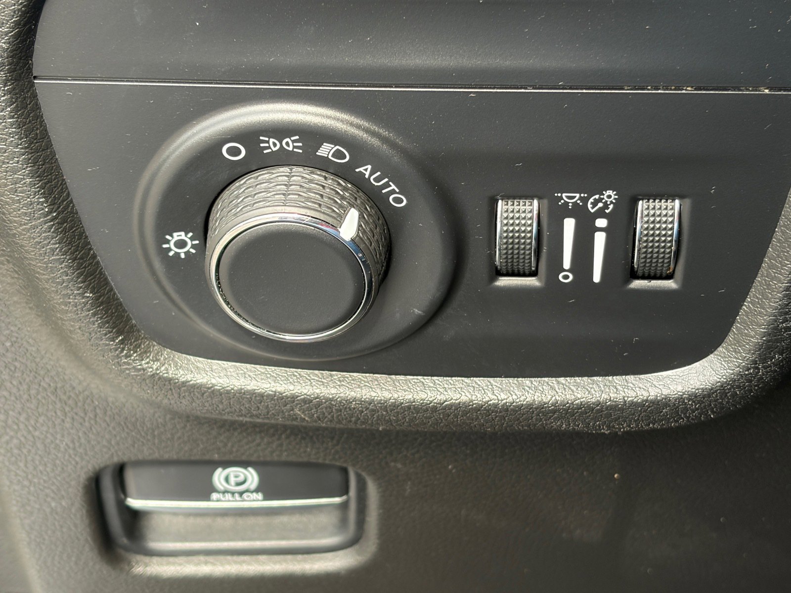 Used 2022 Jeep Grand Cherokee L Laredo AWD/4WD image 19