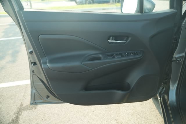 Used 2025 Nissan Versa SV FWD image 14