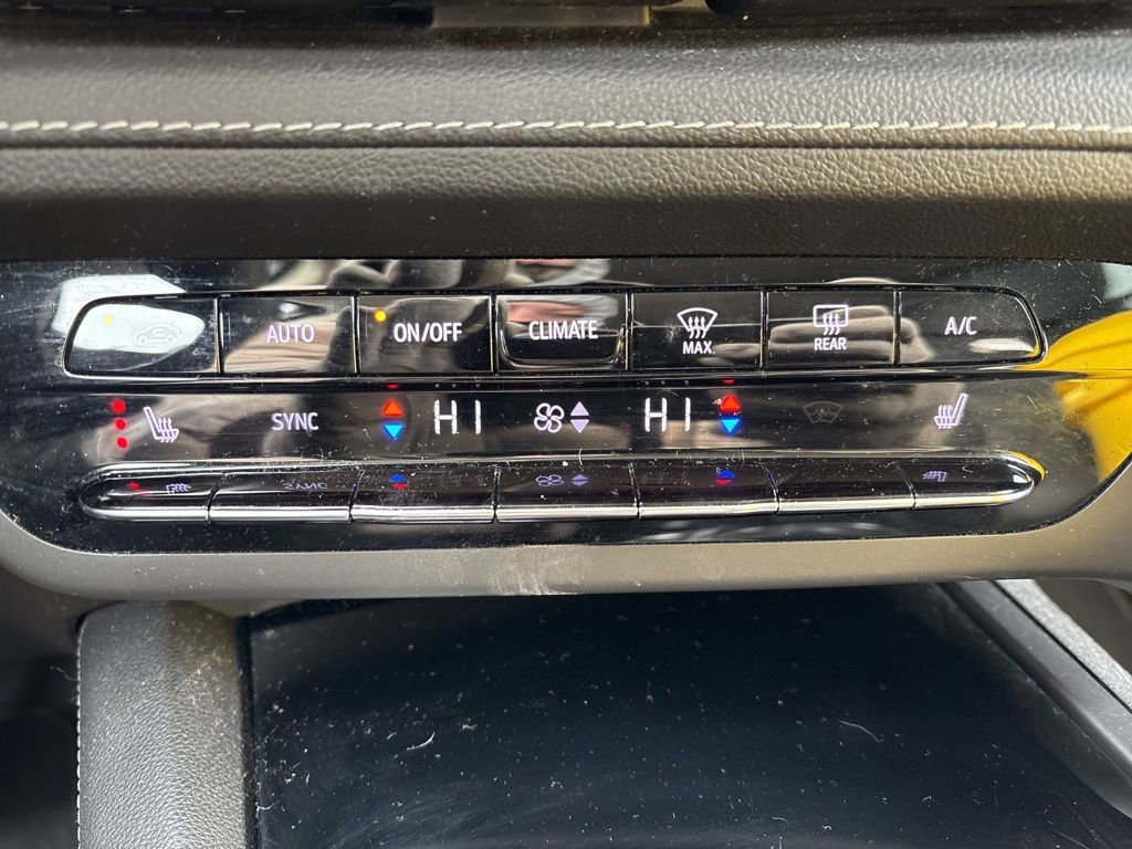 Used 2021 Buick Envision Essence w/ Sport Touring Package image 31