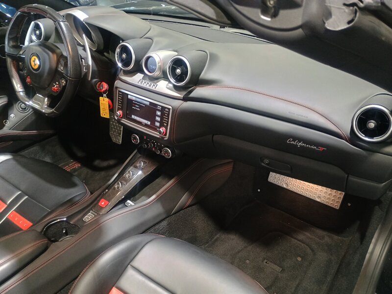 Used 2018 Ferrari California T RWD image 34