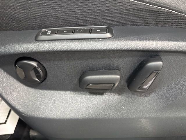 Used 2022 Volkswagen Tiguan SEL R-Line image 23