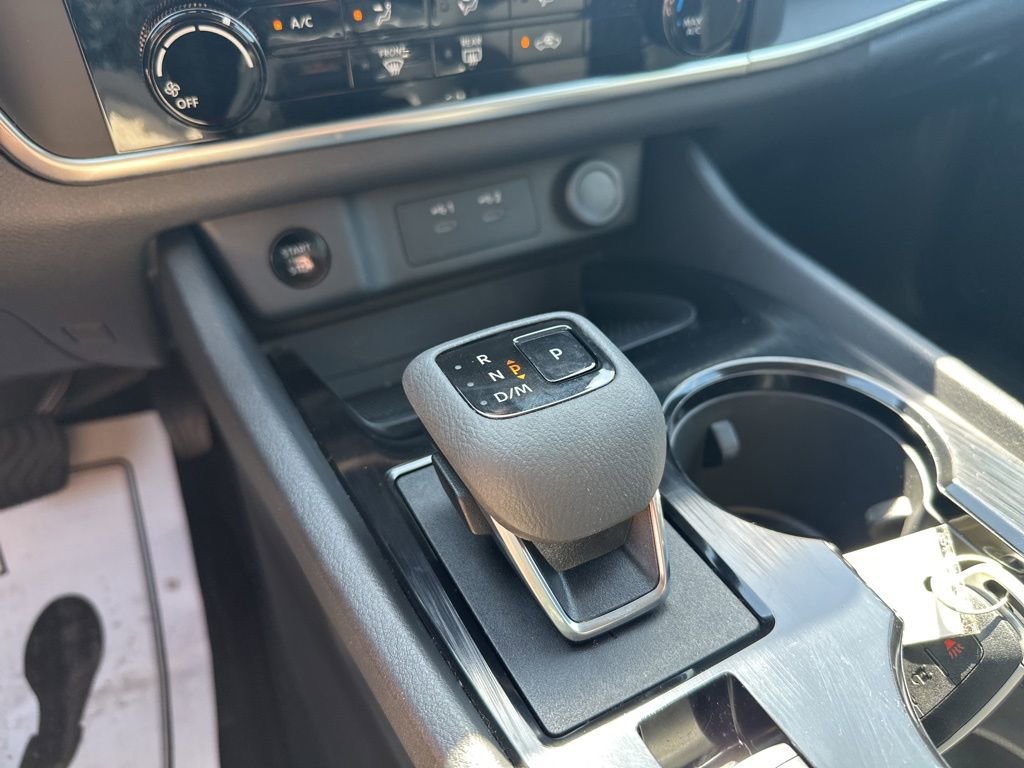 Used 2025 Nissan Rogue S image 23