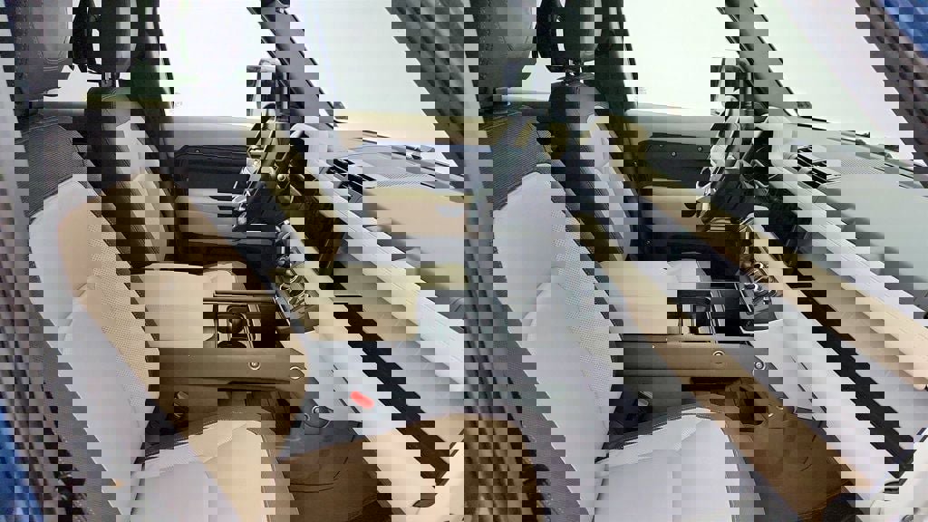 Used 2023 Land Rover Defender 110 X-Dynamic SE image 26