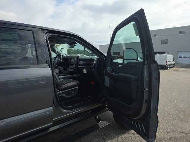 New 2026 Ford F250 Lariat w/ Black Appearance Package AWD/4WD image 32