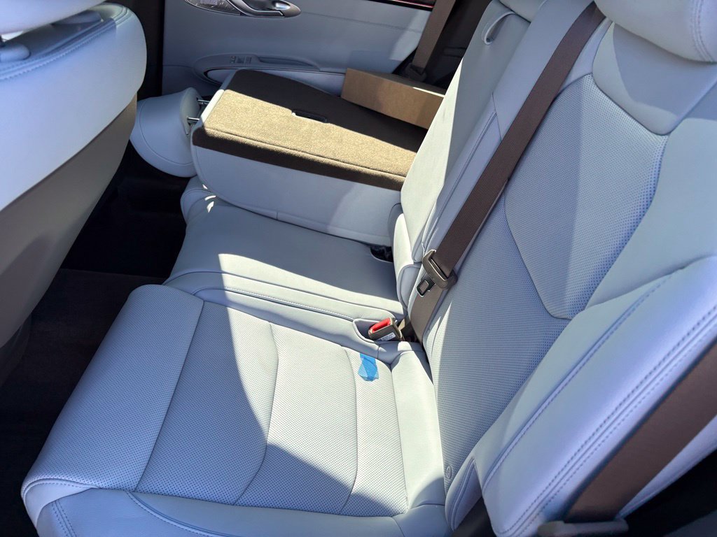 New 2027 Genesis GV70 2.5T Advanced AWD/4WD image 18