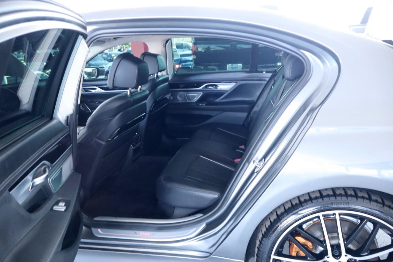 Used 2018 BMW 750i RWD image 30