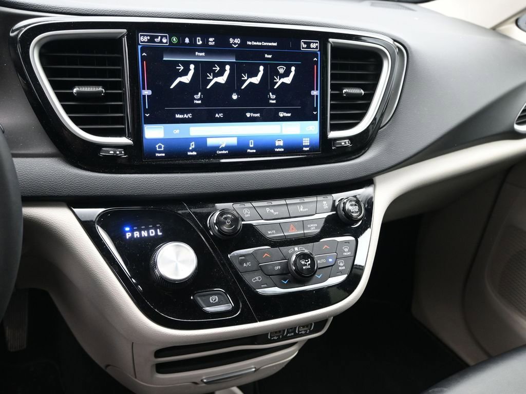 Used 2024 Chrysler Pacifica Touring-L FWD image 18