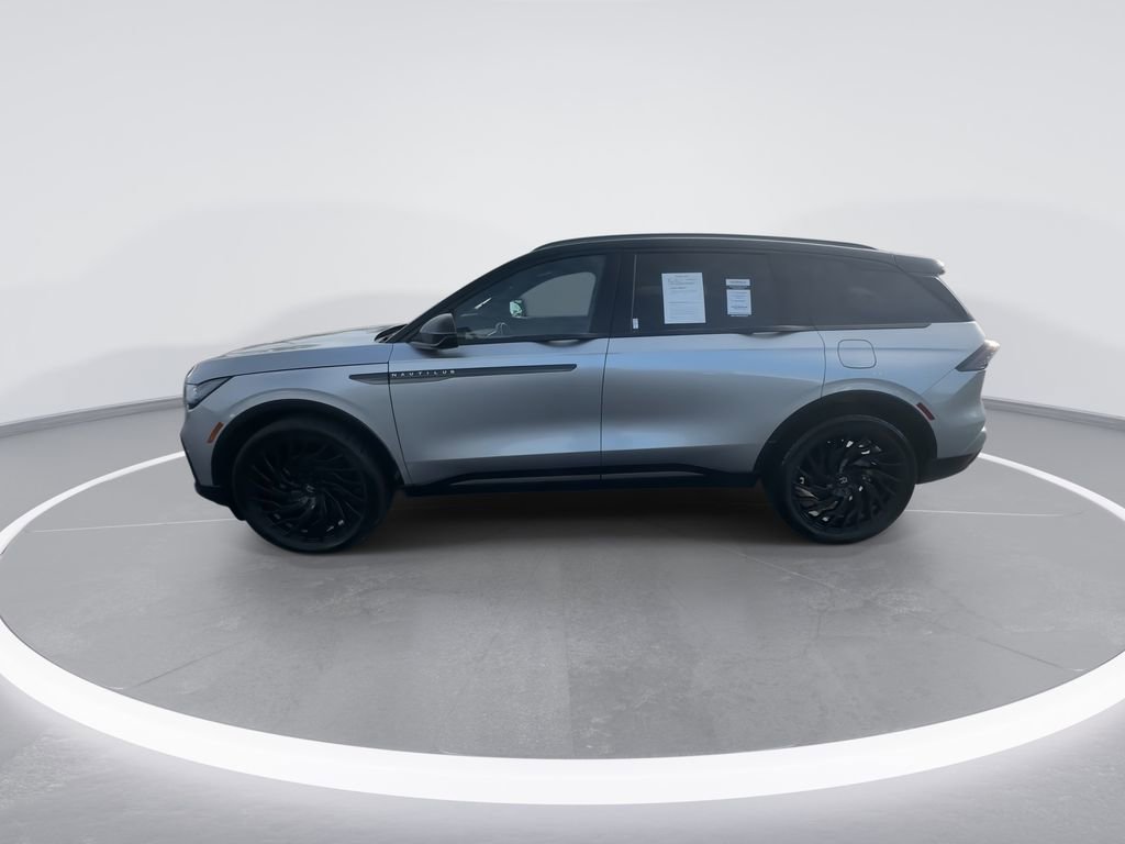 Used 2025 Lincoln Nautilus Reserve w/ Jet Appearance Package image 5