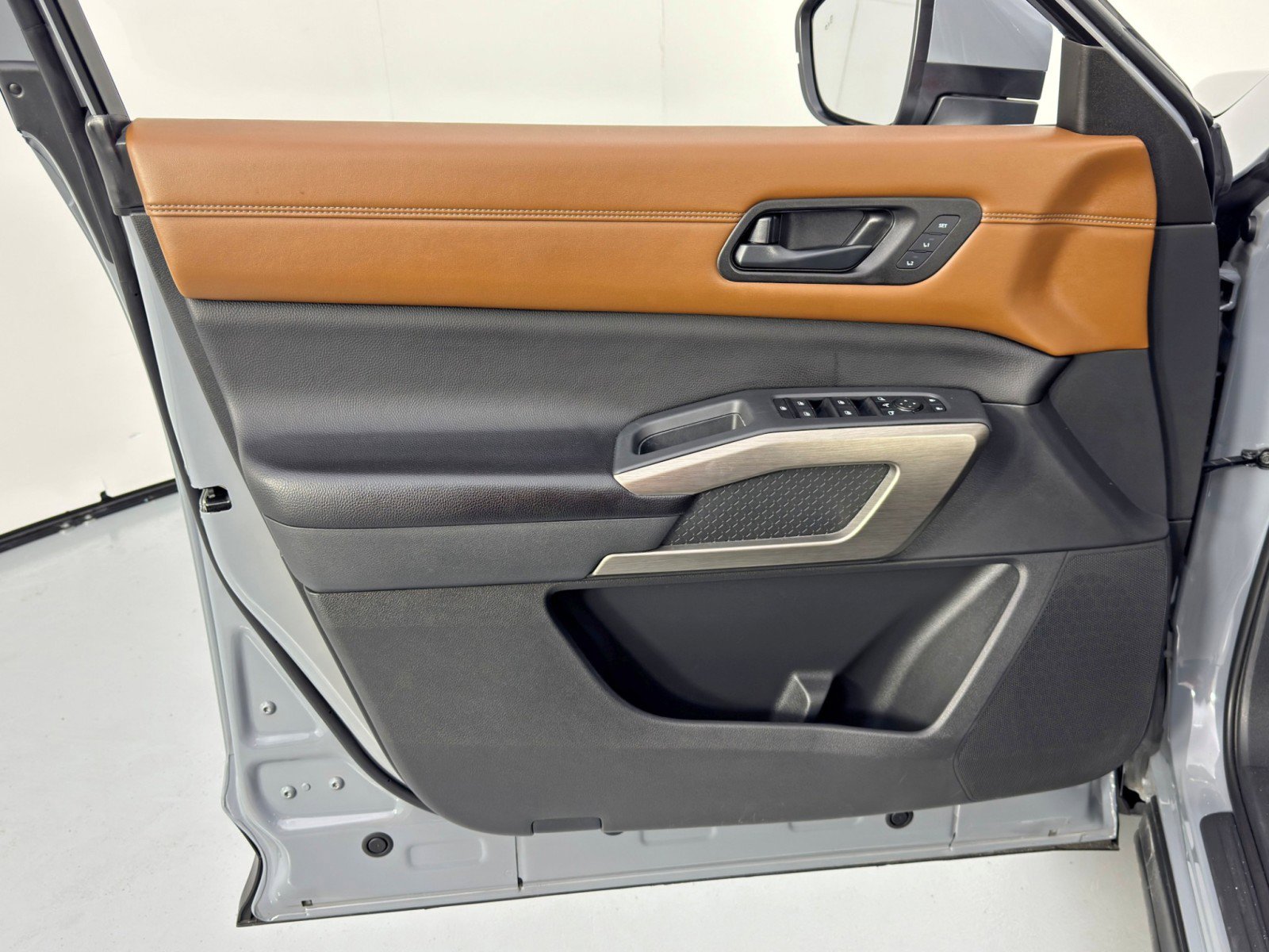 Used 2023 Nissan Pathfinder Platinum image 43