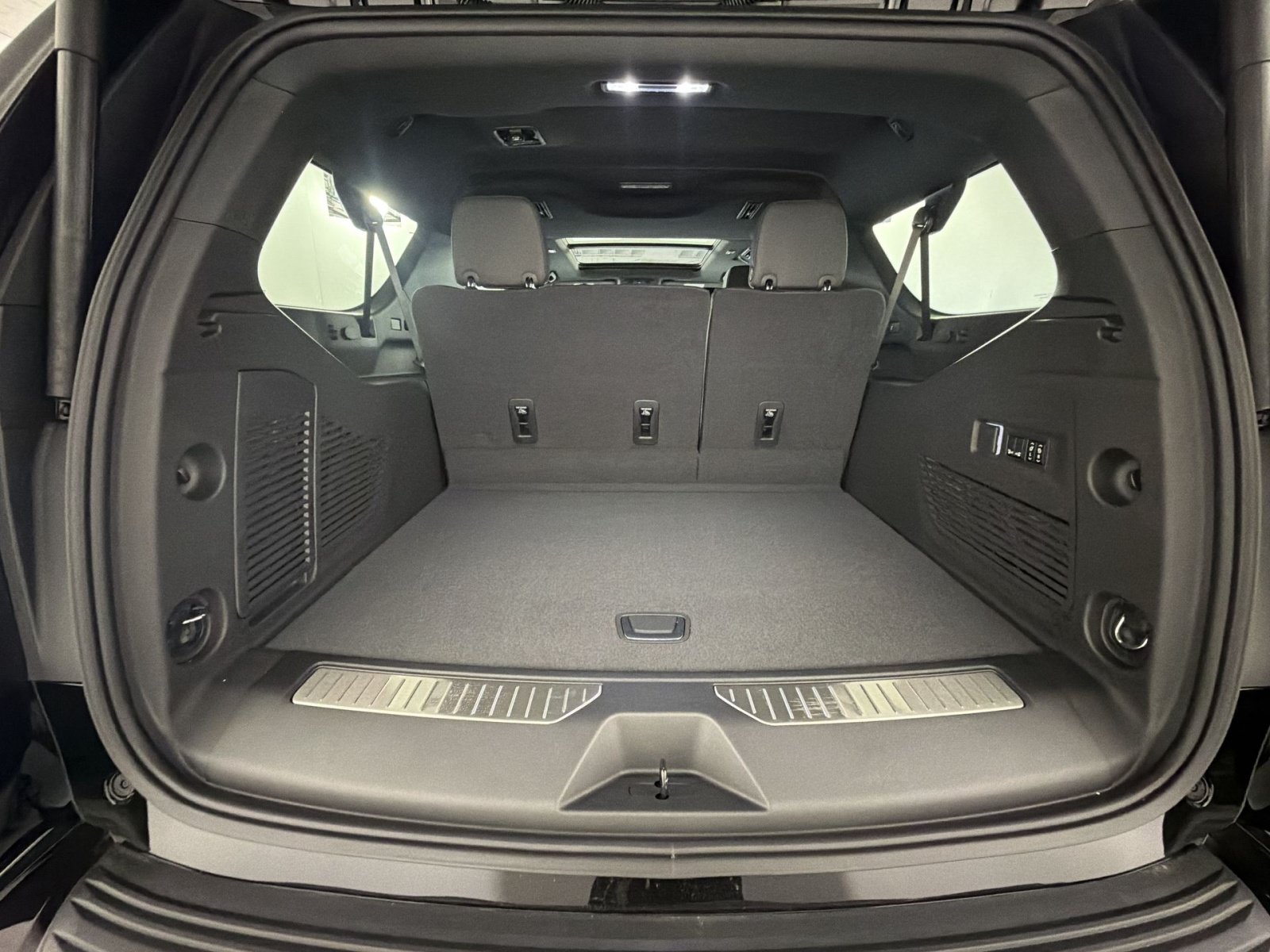 New 2026 Chevrolet Suburban Premier AWD/4WD image 27