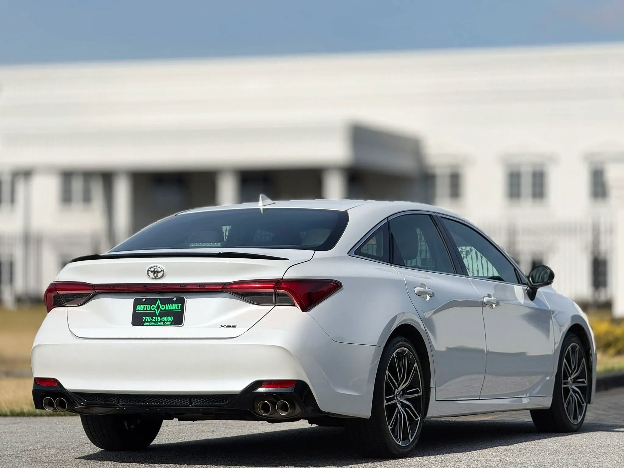 Used 2019 Toyota Avalon XSE image 11