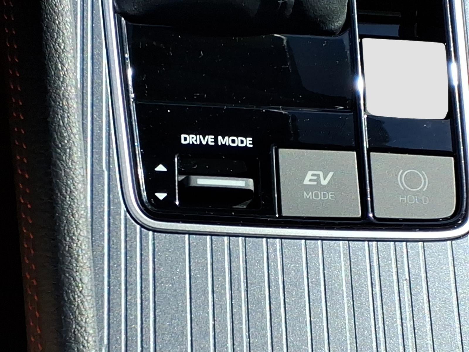 Used 2022 Toyota Sienna XSE image 19