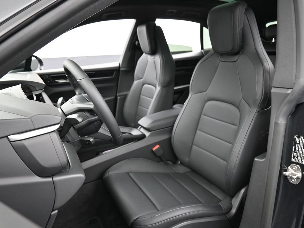 Certified 2025 Porsche Macan Electric RWD image 5