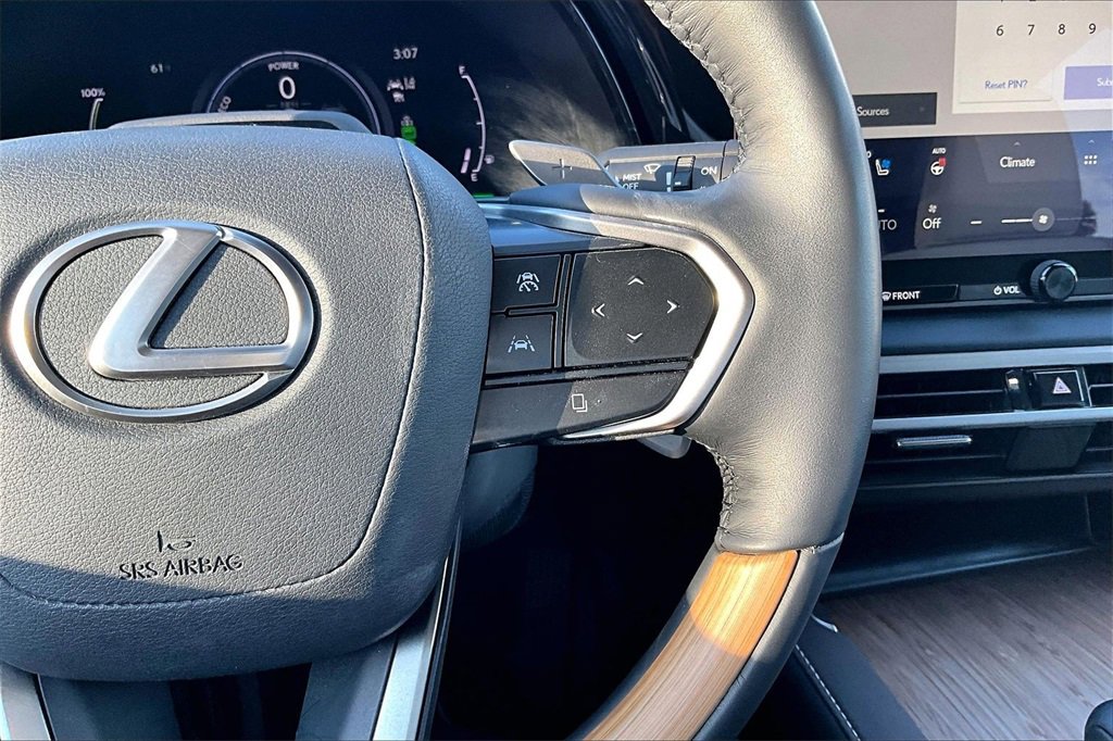 Used 2024 Lexus RX 450h AWD w/ Luxury Package image 8