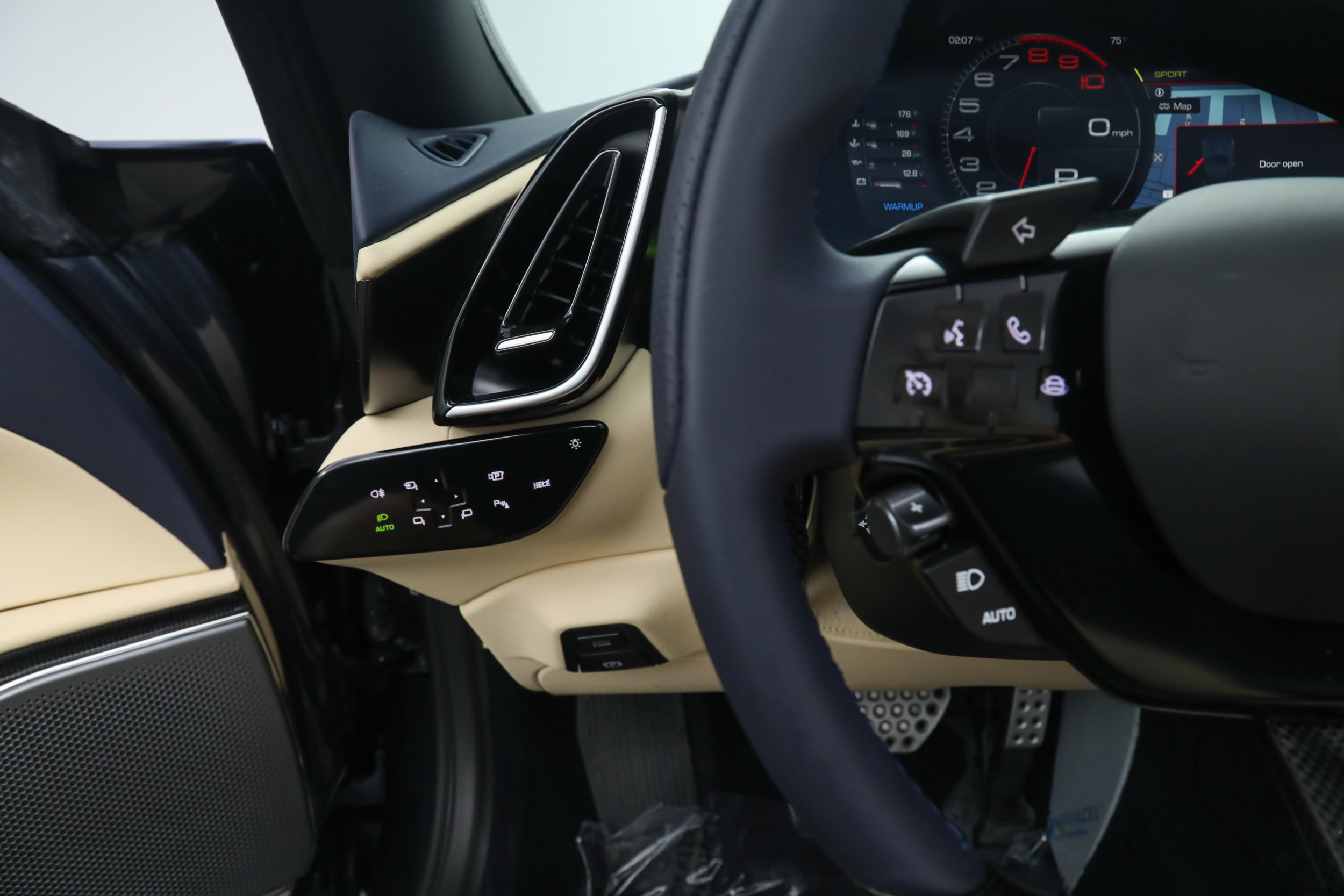 Certified 2025 Ferrari Roma Spider RWD image 29