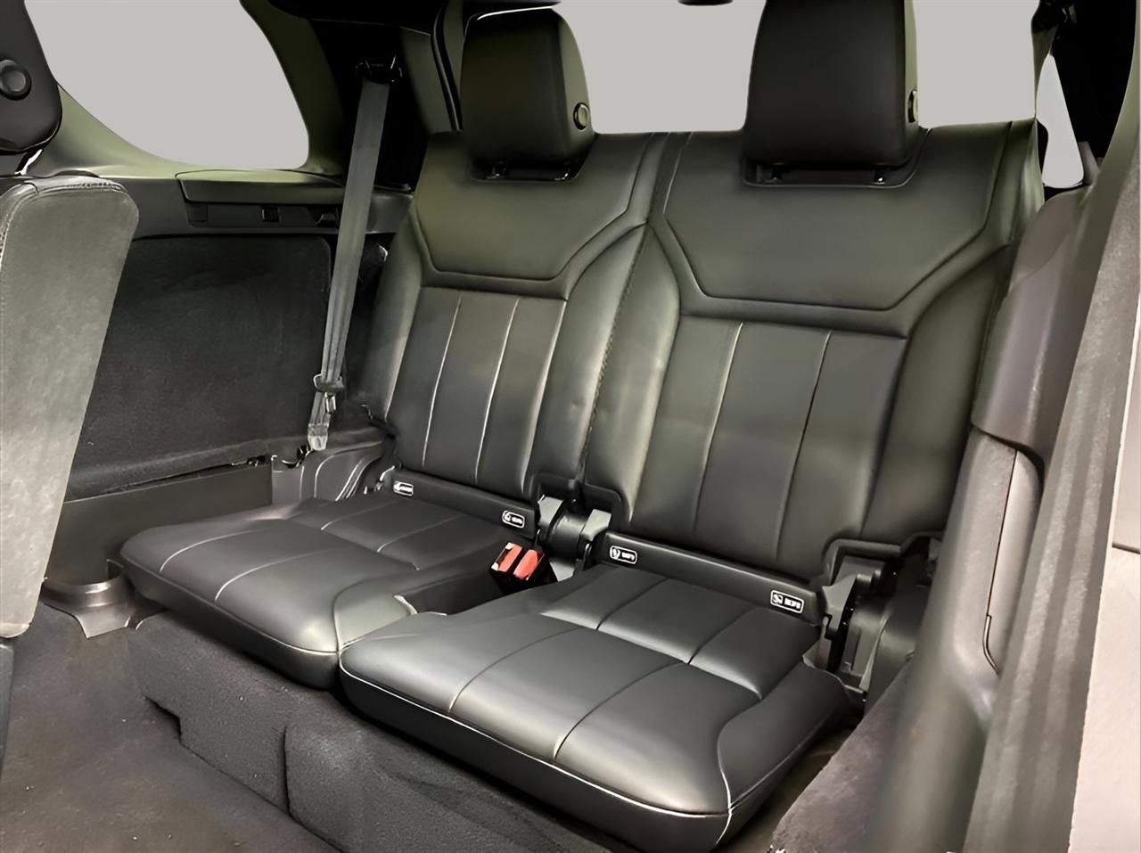 Used 2017 Land Rover Discovery SE AWD/4WD image 24