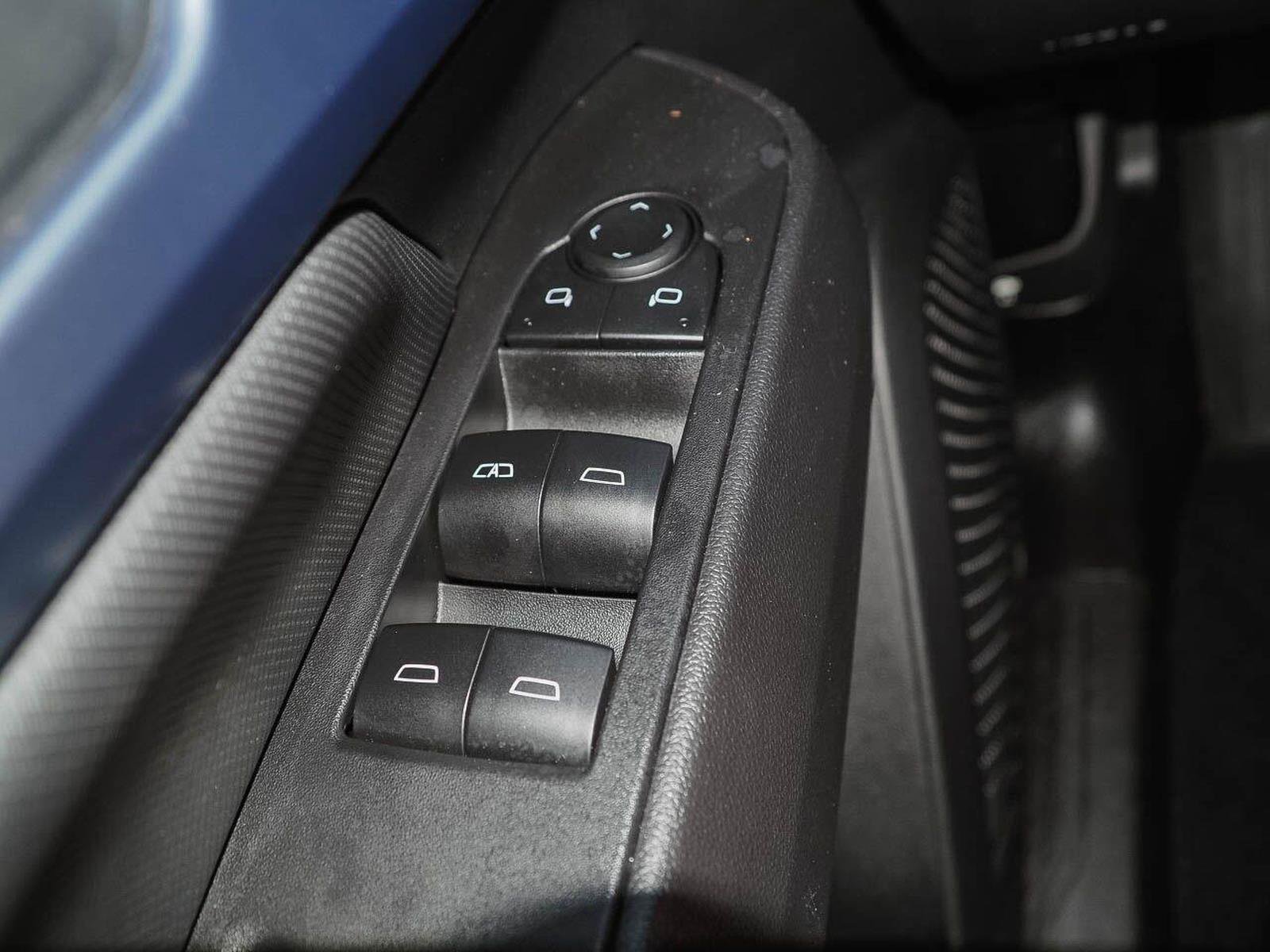 Certified 2025 Chevrolet Equinox EV LT w/ Convenience Package FWD image 18