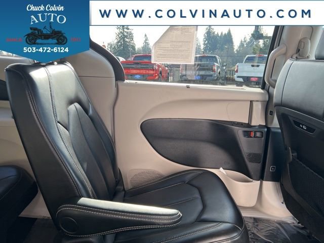 Used 2024 Chrysler Pacifica Touring-L image 26
