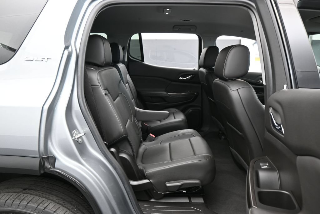Used 2023 GMC Acadia SLT w/ Technology Package FWD image 49