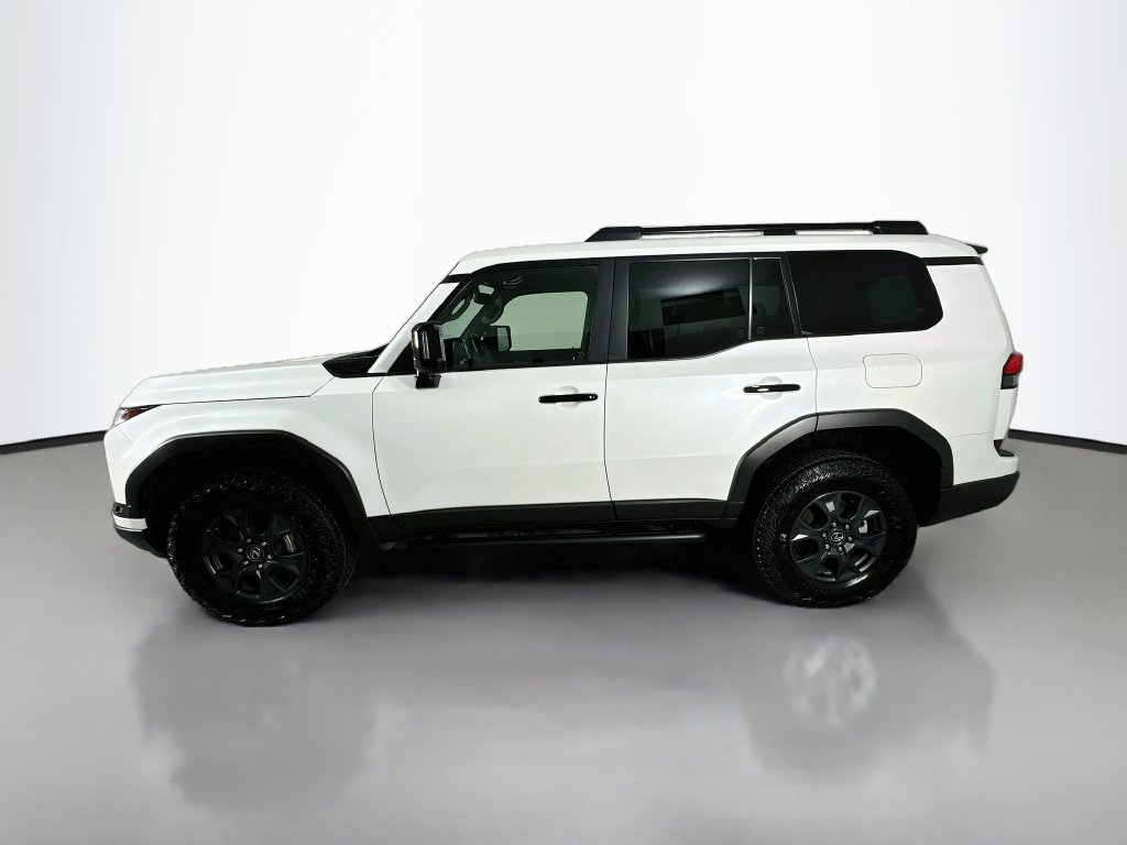 Used 2024 Lexus GX 550 AWD/4WD image 2