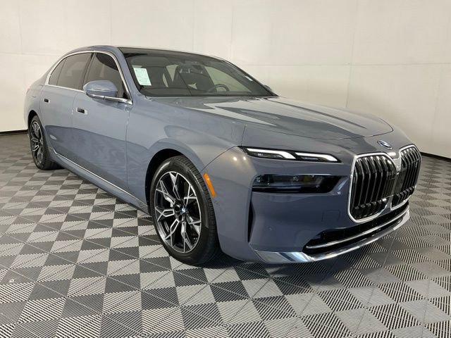 Used 2024 BMW i7 xDrive60 video 3