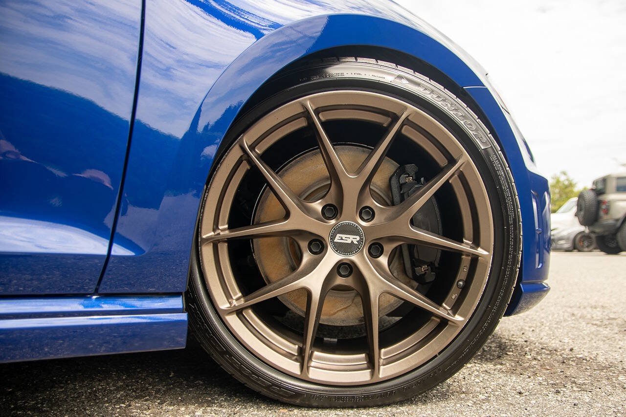 Used 2015 Volkswagen Golf R 4-Door AWD/4WD image 8