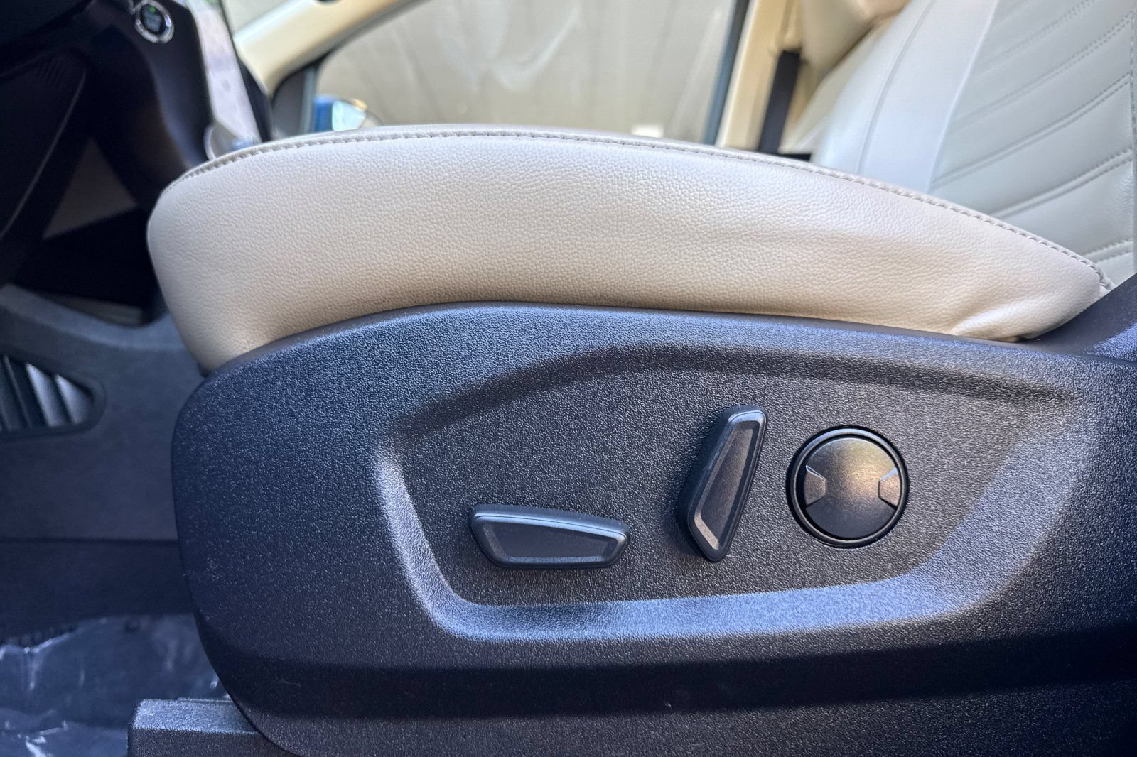 Used 2024 Ford Edge SEL AWD/4WD image 13