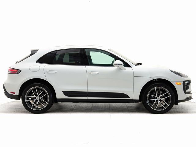 Certified 2025 Porsche Macan image 34